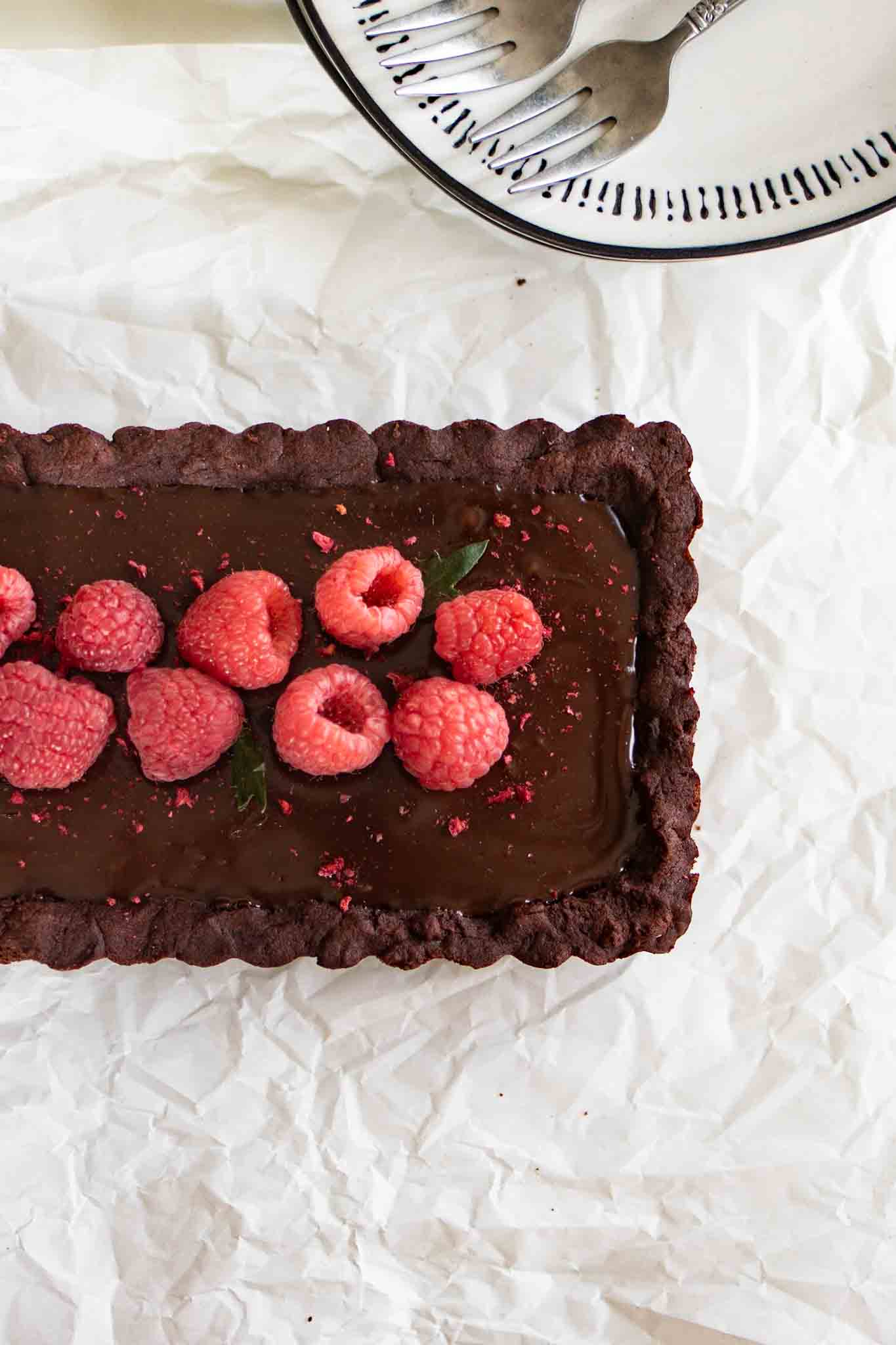 chocolate raspberry tart overhead