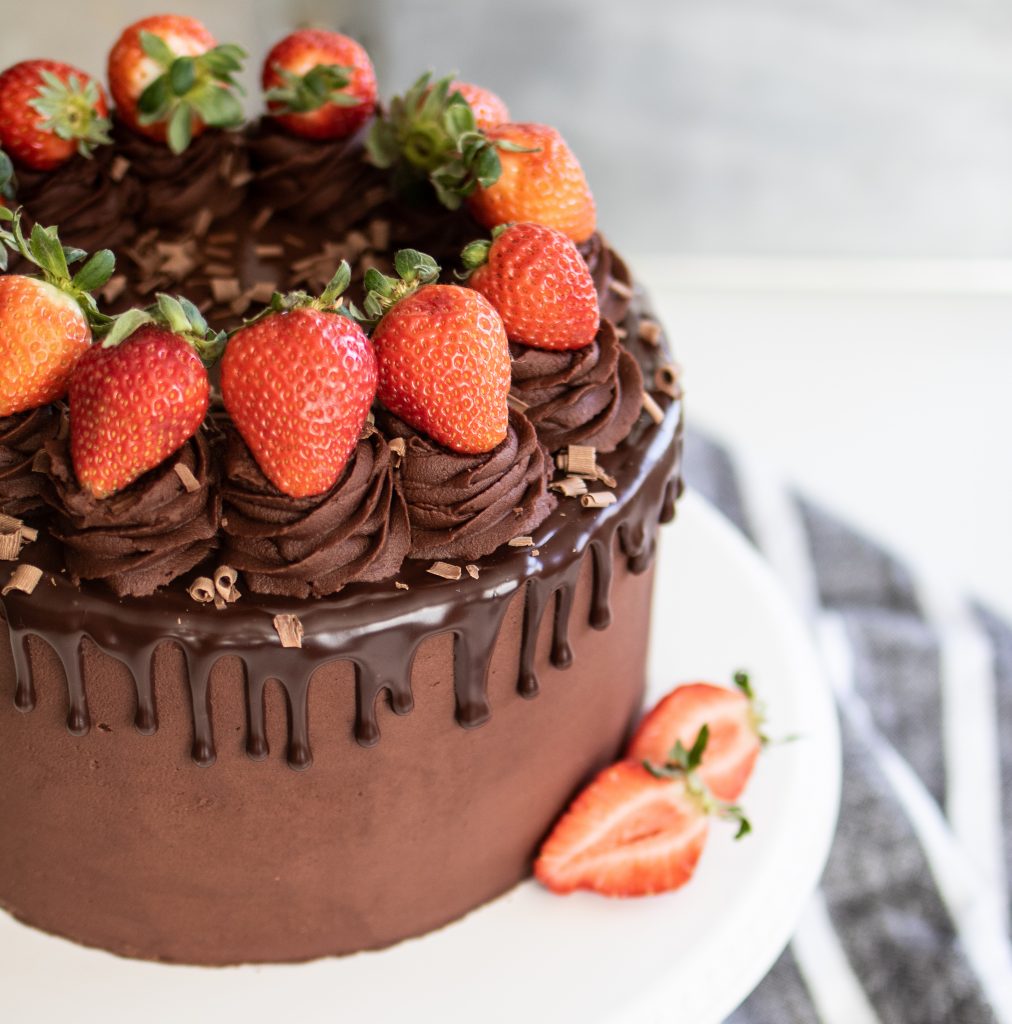 Dark Chocolate Covered Strawberry Cake - Lo\'s Kitchen